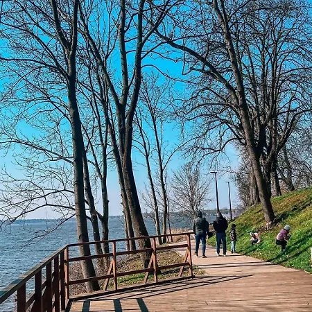 Nowy Z Widokiem Na Jezioro